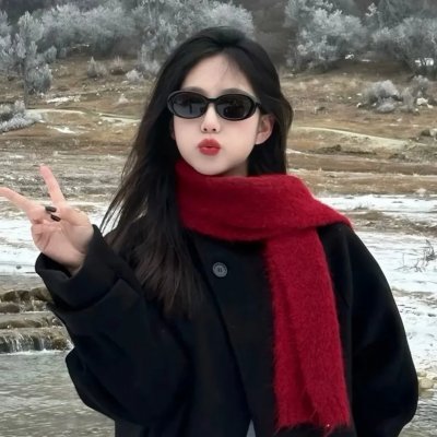 使用下方 20 个影片名，按顺序一一对应，不要改动片名文字，只根据片名和括号内类型提示来虚构全新的故事内容： 狮口惊魂 新楚留香 一切如你 猎鹿人 谁是坏孩子 爱情迷踪 借钱专家 想见玛莉琳 现在拨打的电话 山村风云 厉鬼穿心 森林中的餐厅 三爱太难2 神犬出击 罗马三贱客 第二季 超生游击队 成何体统 麦坎纳淘金记 泡泡 神仙岛